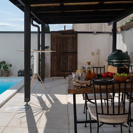 Blacksmith'S House - Rental House With Heated Pool Posedarje Dış mekan fotoğraf