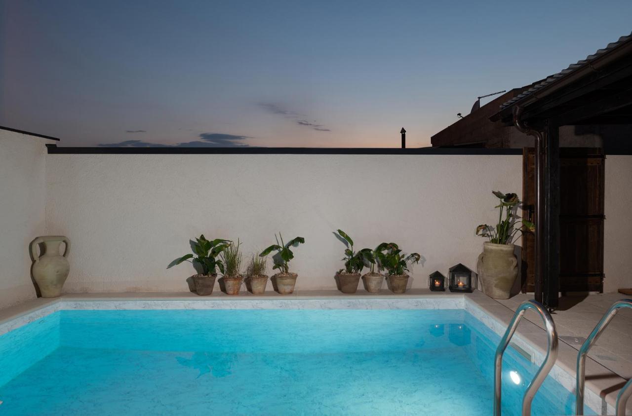 Blacksmith'S House - Rental House With Heated Pool Posedarje Dış mekan fotoğraf