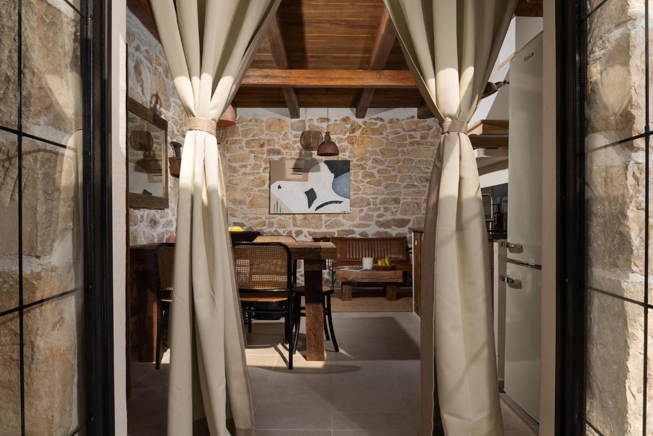 Blacksmith'S House - Rental House With Heated Pool Posedarje Dış mekan fotoğraf