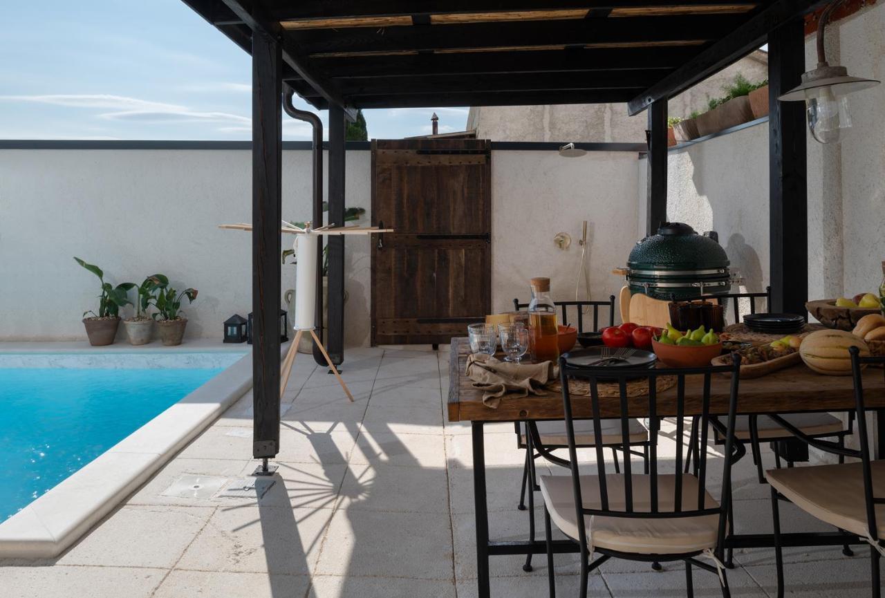 Blacksmith'S House - Rental House With Heated Pool Posedarje Dış mekan fotoğraf